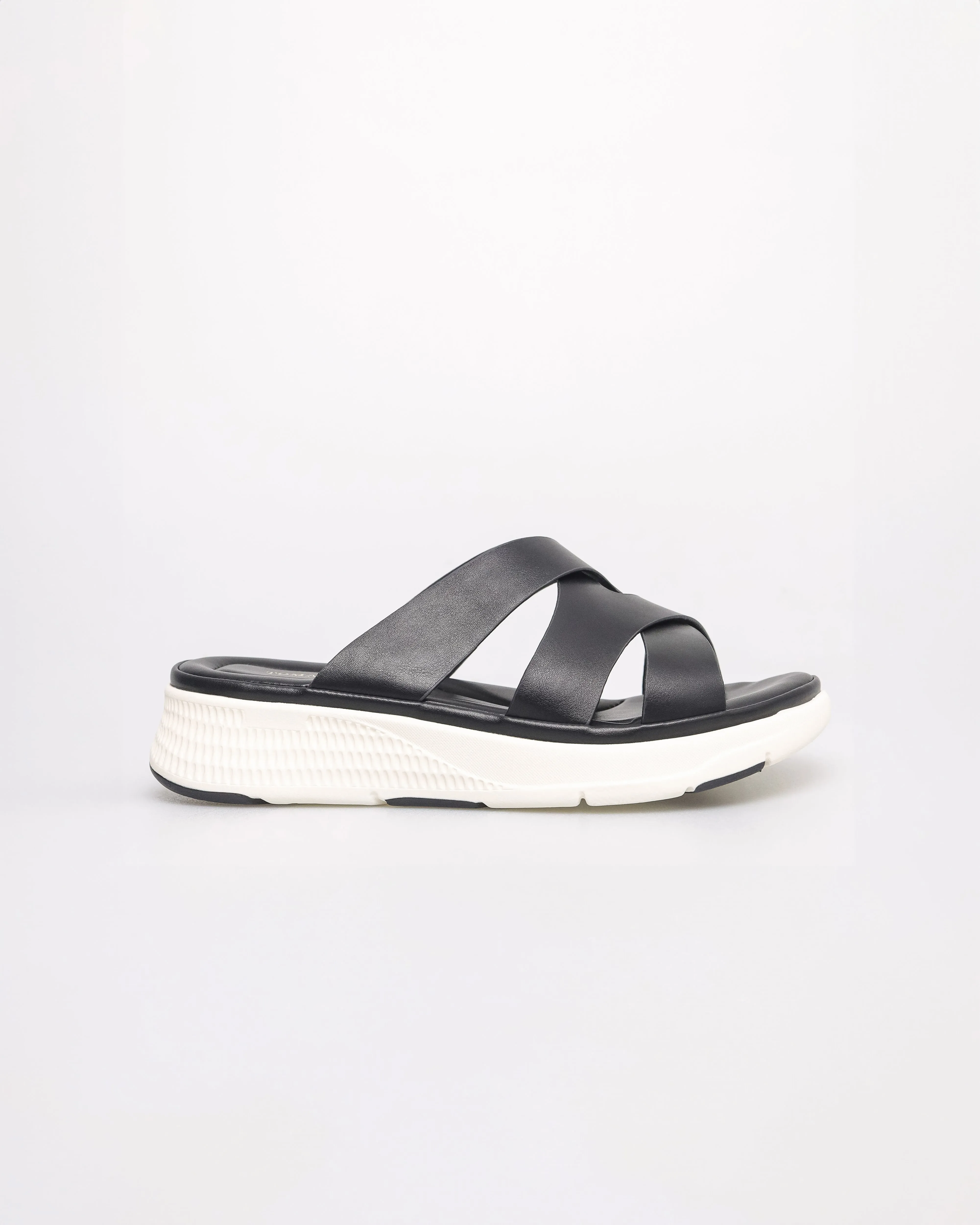 Tomaz NN424 Ladies Cross Lock Strider Sandals