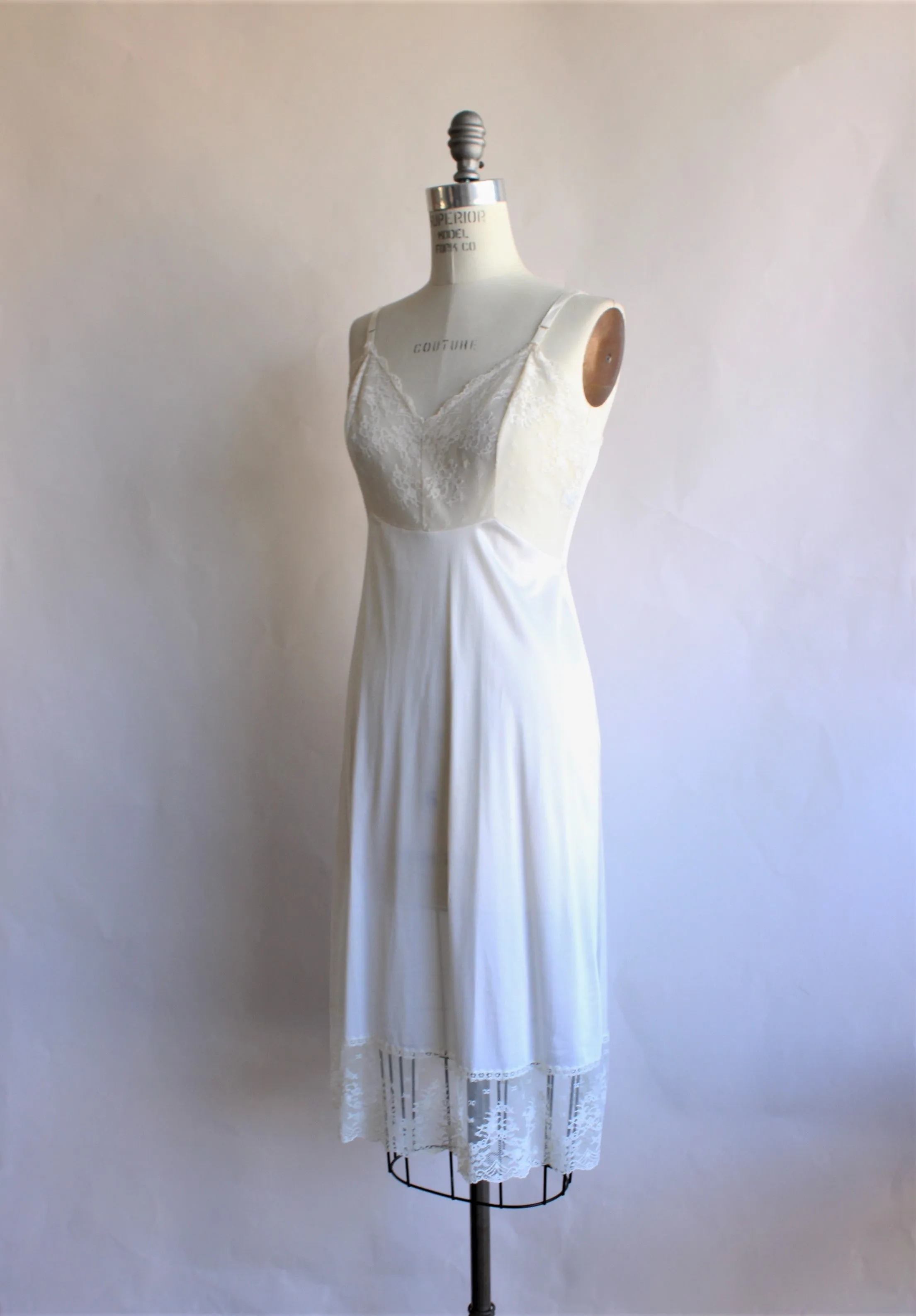 Vintage 1970s Vanity Fair Ivory Slip