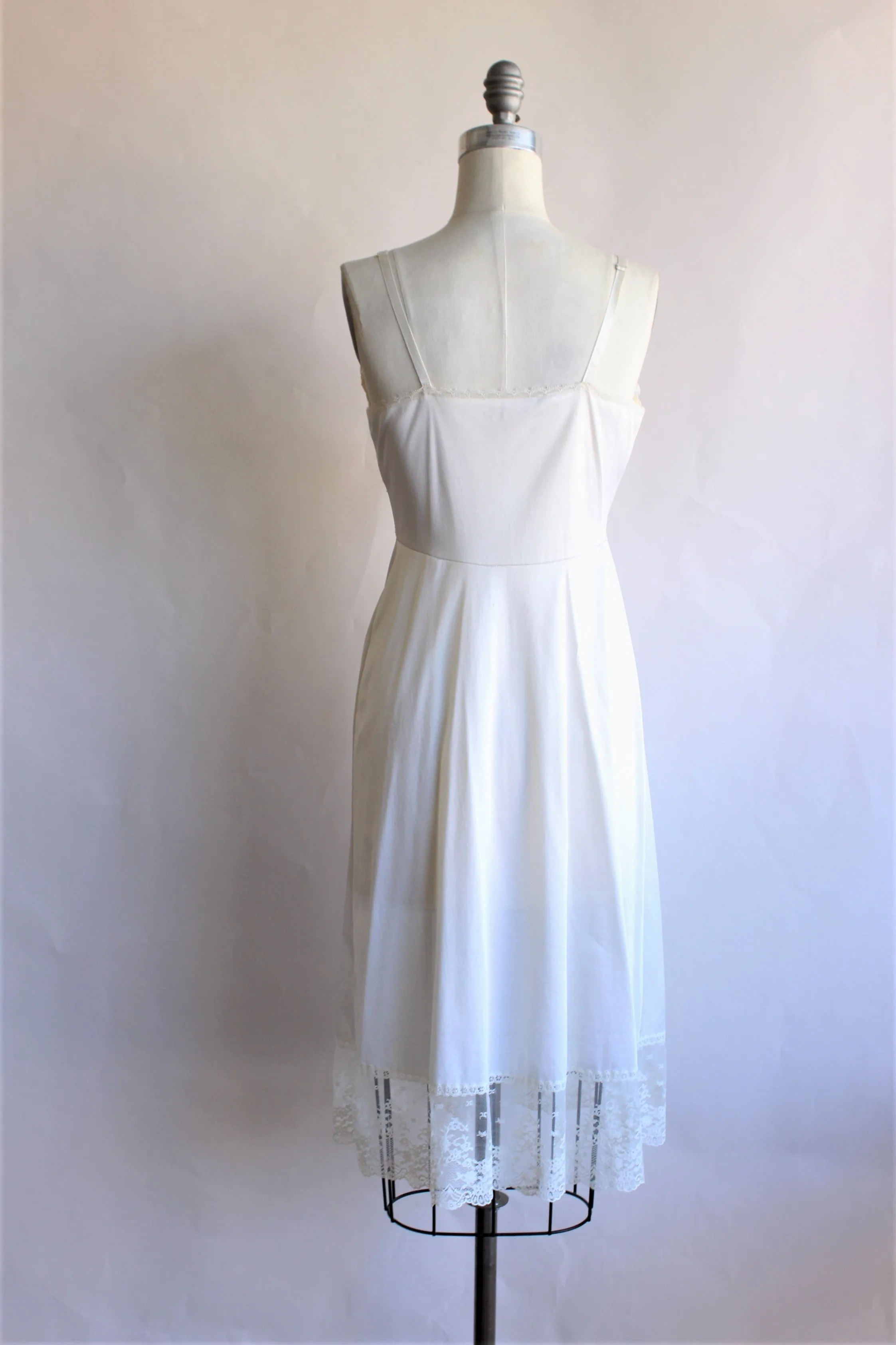 Vintage 1970s Vanity Fair Ivory Slip