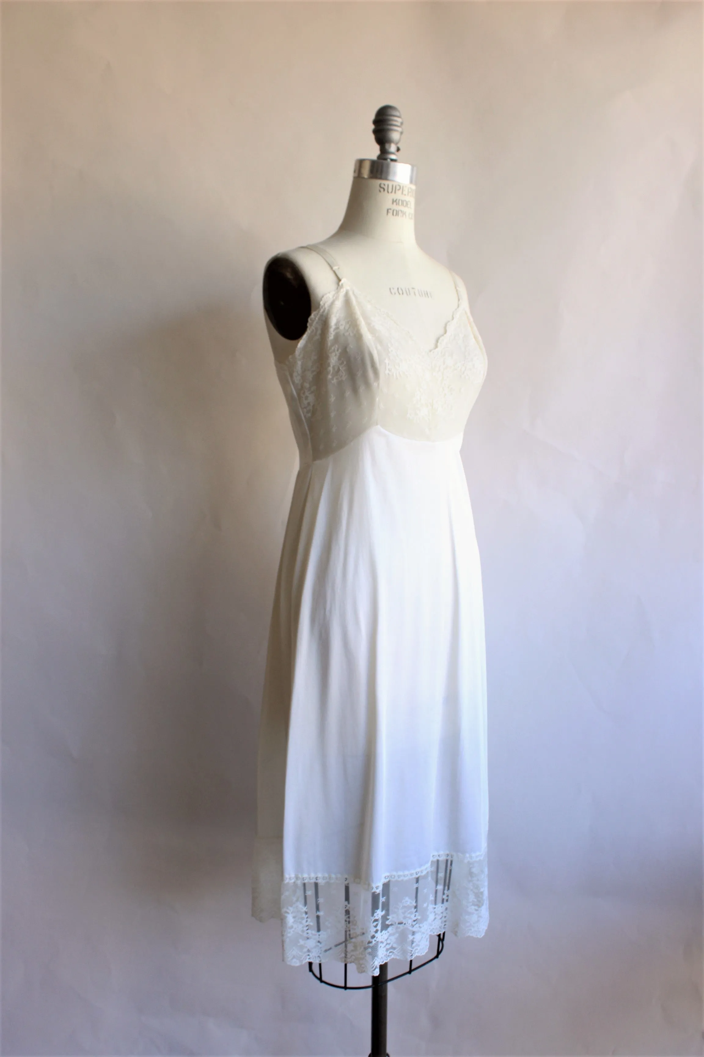 Vintage 1970s Vanity Fair Ivory Slip