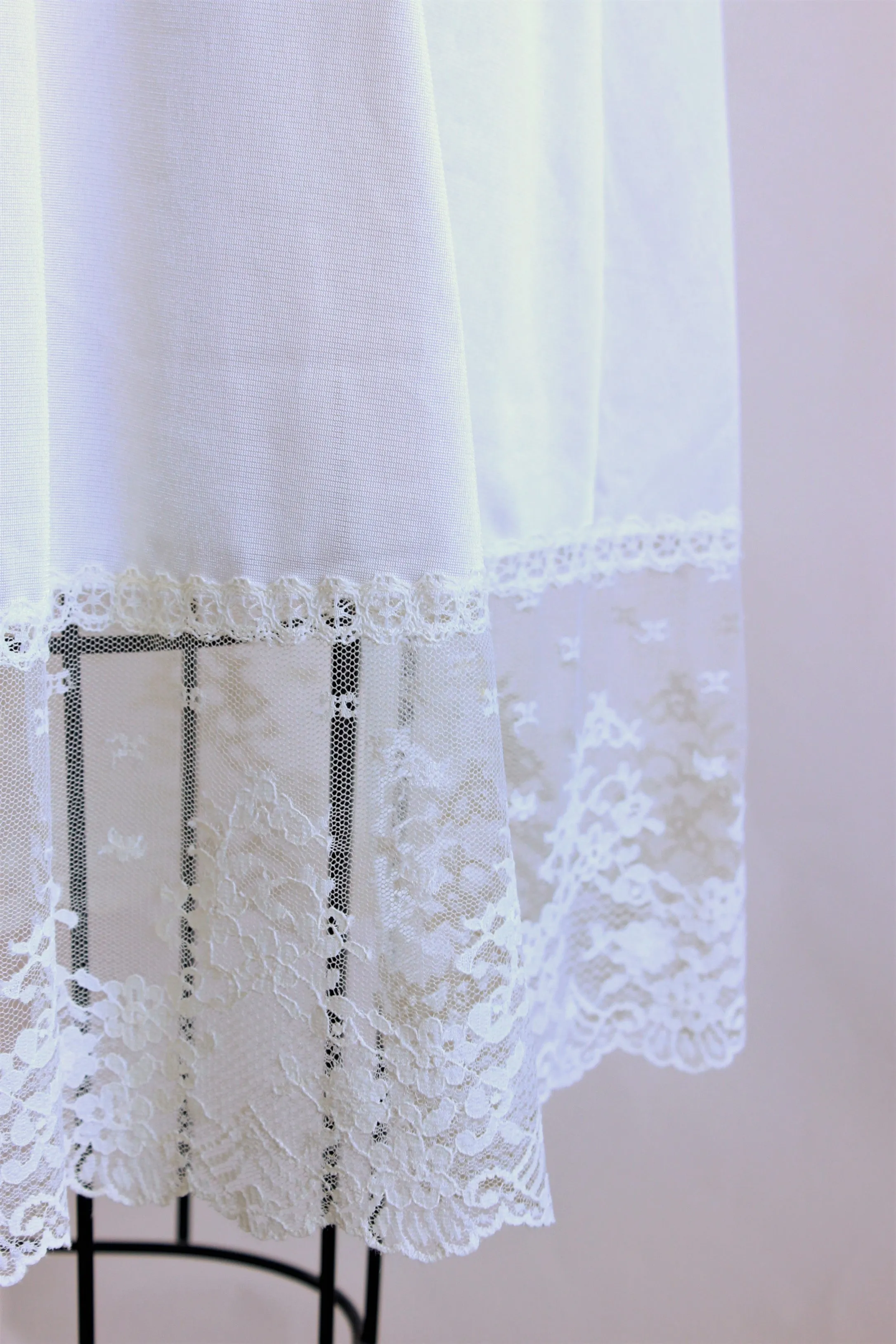 Vintage 1970s Vanity Fair Ivory Slip